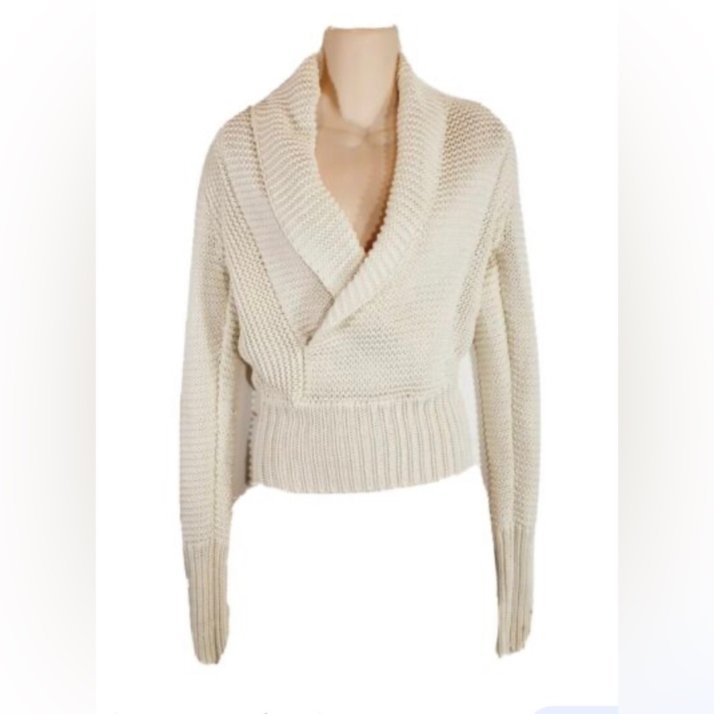 White American Eagle sweater